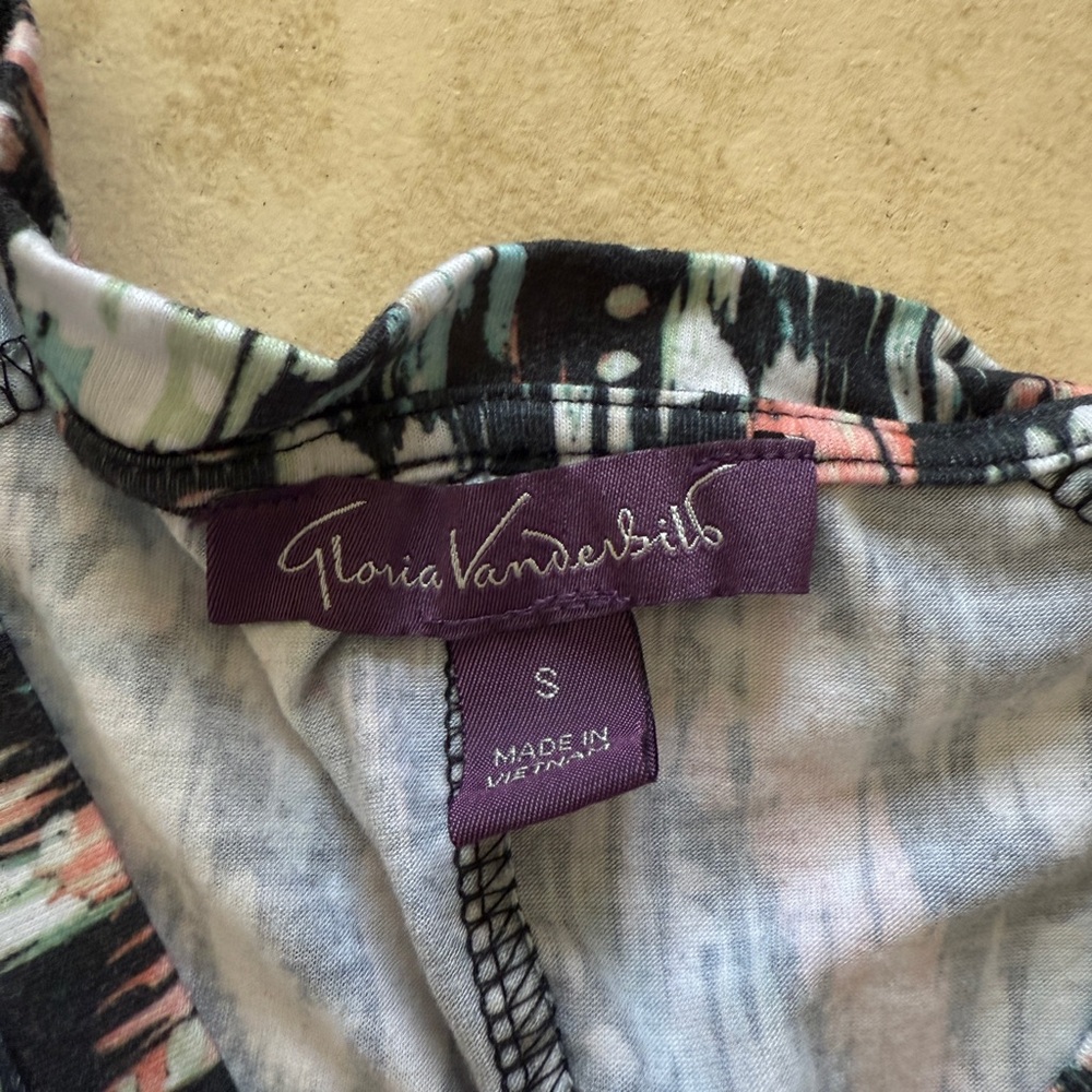 Patterned Top - Picture 2 of 3